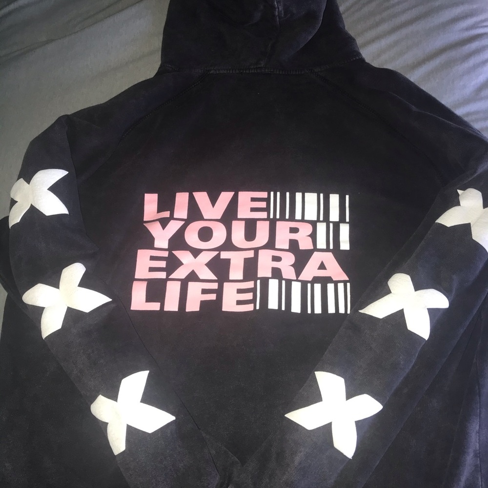 Brad Mondo Hoodie ✨